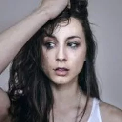 Troian Bellisario