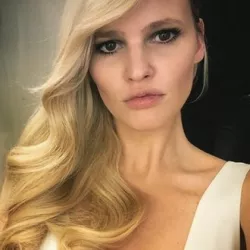 Lara Stone